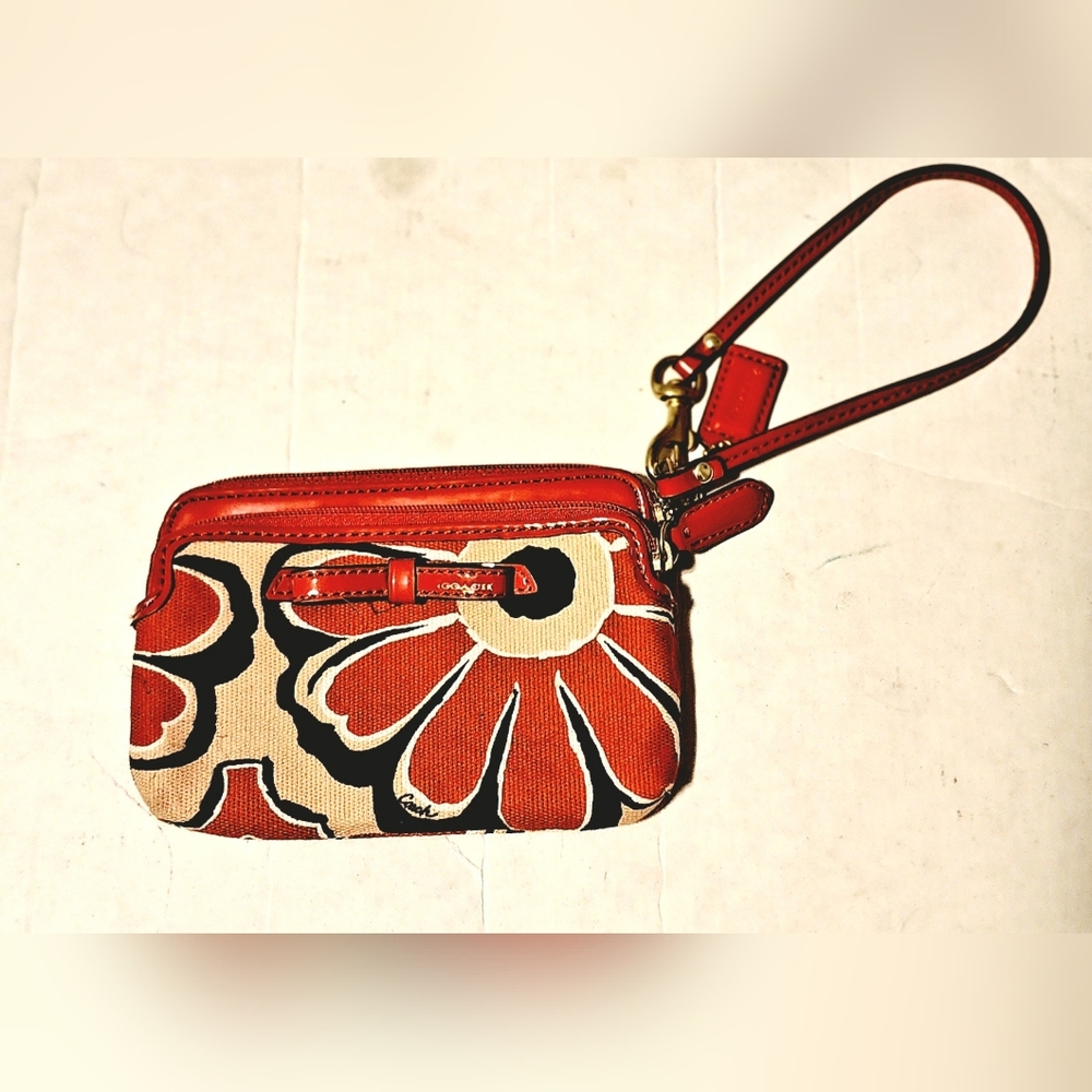 Coach Poppy Red patent leather and floral canvas with red bow 2 pocket wrislet - Picture 2 of 9